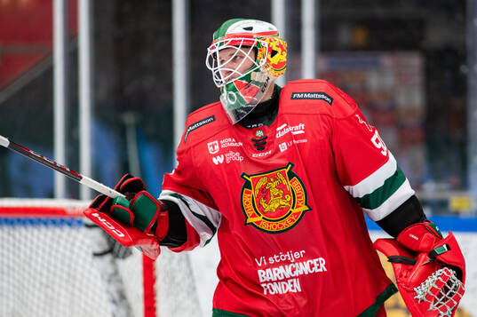 Moras målvakt Topias Leinonen deppar