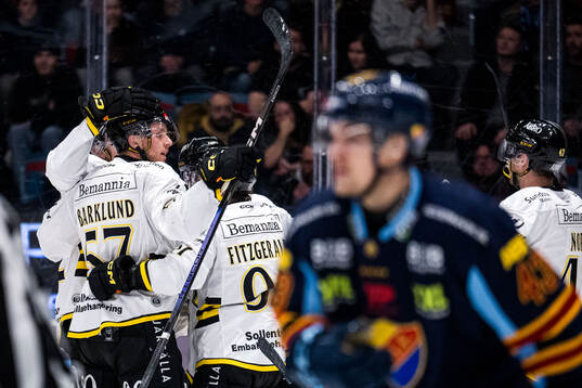 AIKs spelare jublar