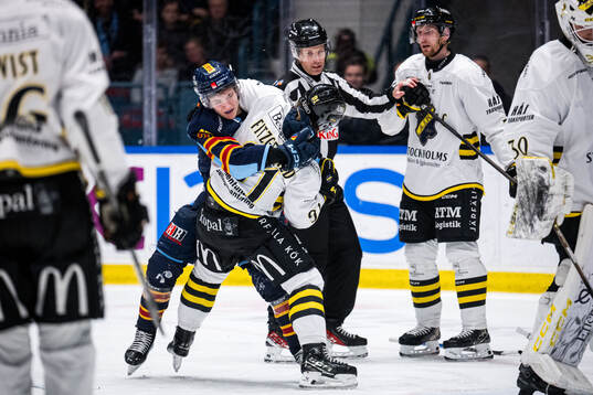 AIKs Gerry Fitzgerald och Djurgårdens Victor Eklund