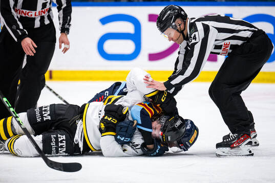 AIKs Gerry Fitzgerald och Djurgårdens Victor Eklund