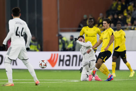 Marko Jankovic of Qarabag and Besfort Zeneli of Elfsborg