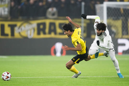 Ahmed Qasem of Elfsborg and Badavi Huseynov of Qarabag