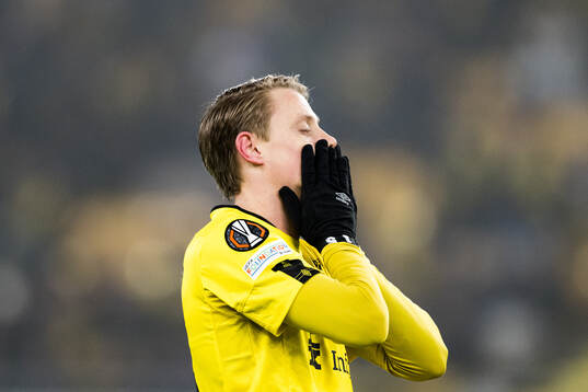 Simon Hedlund of Elfsborg looks dejected