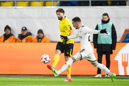 Arber Zeneli of Elfsborg and Marko Vesovic of Qarabag
