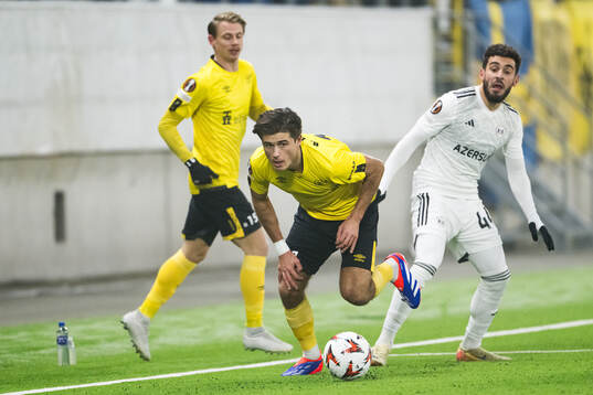 Besfort Zeneli of Elfsborg and Elvin Jafarguliyev of Qarabag