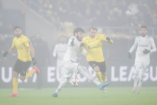 Badavi Huseynov of Qarabag and Simon Hedlund of Elfsborg