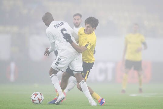 Julio Romao of Qarabag and Besfort Zeneli of Elfsborg