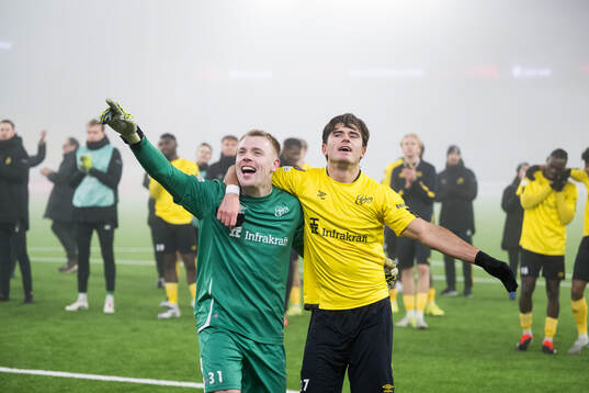 Goalkeeper Isak Pettersson and Besfort Zeneli of Elfsborg