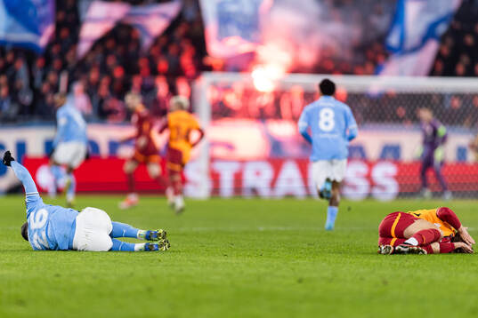 Gabriel Busanello of Malmö FF and Yunus Akgun of