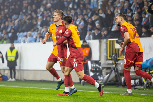 Elias Jelert and Yunus Akgun celebrates