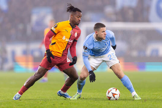 Michy Batshuayi of Galatasaray and Gabriel Busanello of