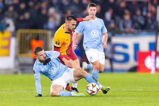 Gabriel Busanello of Malmö FF and Yunus Akgun of