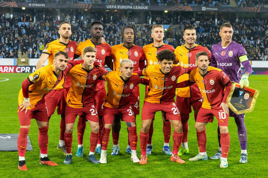 The starting eleven of of Galatasaray  pose for a photo