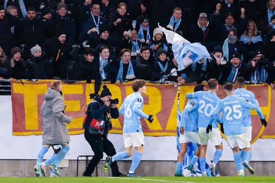 Sergio Pena of Malmö FF celebrate his 2-2 goal with team