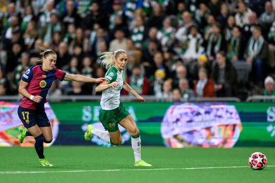 Ewa Pajor of Barcelona and Alice Carlsson of Hammarby