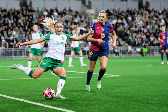 Cathinka Tandberg of Hammarby and Fridolina Rolfö of