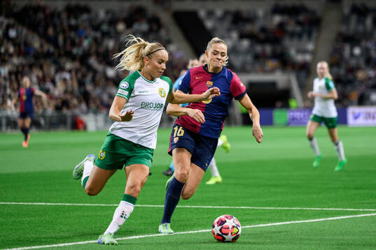 Stina Lennartsson of Hammarby and Fridolina Rolfö of