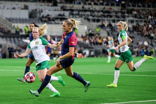 Emilie Joramo of Hammarby and Fridolina Rolfö of Barcelona
