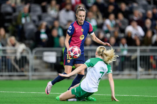 Caroline Graham Hansen of Barcelona and Emilie Joramo of