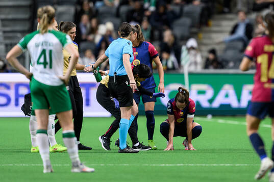 Caroline Graham Hansen of Barcelona in pain