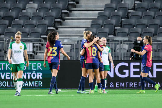Aitana Bonmati of Barcelona celebrates with team mates