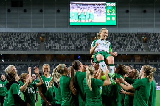 Ellen Gibson of Hammarby is celebrated as she played her