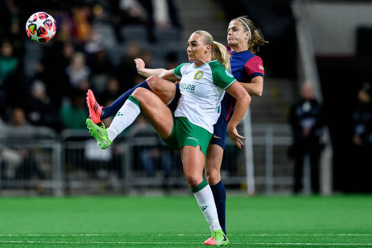 Cathinka Tandberg of Hammarby and Patri Guijarro of