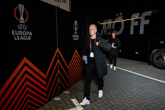 Otto Rosengren of Malmö FF arrives to the stadium