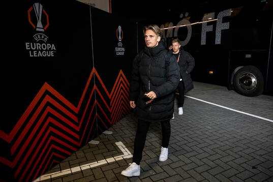 Jens Stryger Larsen of Malmö FF arrives to the stadium