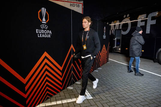 Goalkeeper William Nieroth Lundgren of Malmö FF arrives to