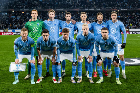 The starting eleven of Malmö FF pose for a photo