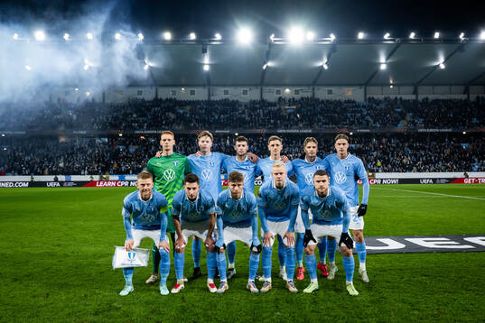 The starting eleven of Malmö FF pose for a photo