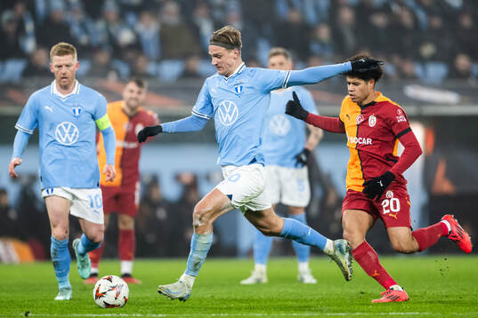 Erik Botheim of Malmö FF and Gabriel Sara of Galatasaray