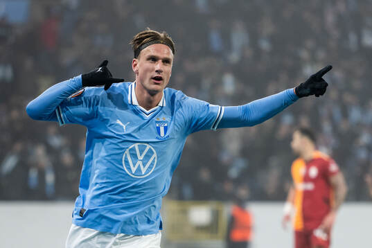 Erik Botheim of Malmö FF celebrates