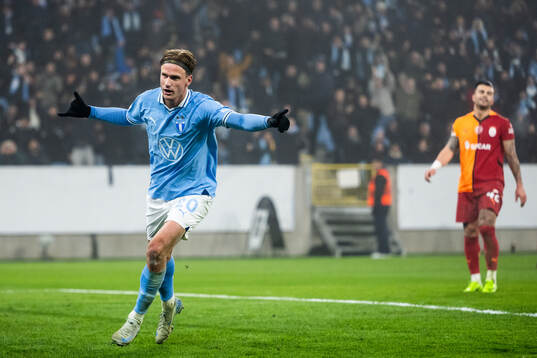 Erik Botheim of Malmö FF celebrates
