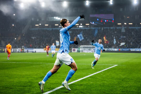 Erik Botheim of Malmö FF celebrates