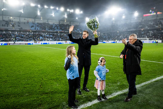 Niklas Moisander of Malmö FF is celebrated as he leaves