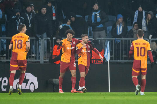Yunus Akgun of Galatasaray celebrates with team mates