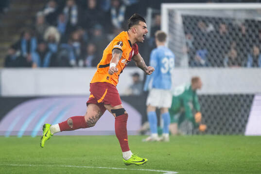 Abdulkerim Bardakci of Galatasaray celebrates