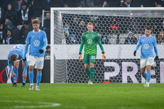Goalkeeper Joakim Persson and Gabriel Busanello of Malmö