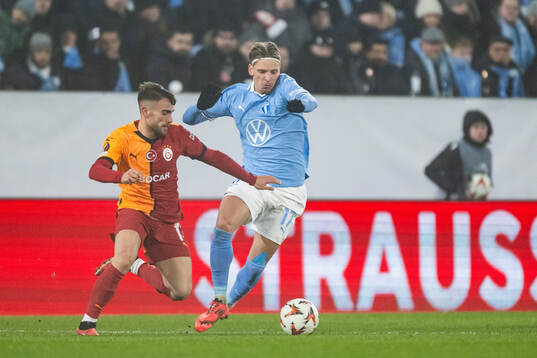 Berkan Kutlu of Galatasaray and Jens Stryger Larsen of
