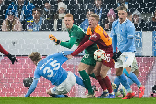 Nils Zätterström, goalkeeper Joakim Persson and Jens