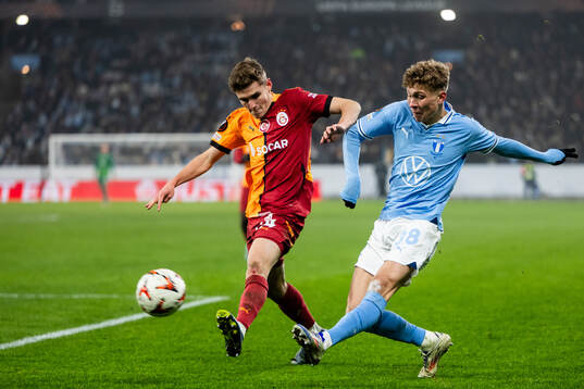 Lucas Torreira of Galatasaray and Hugo Bolin of Malmö FF