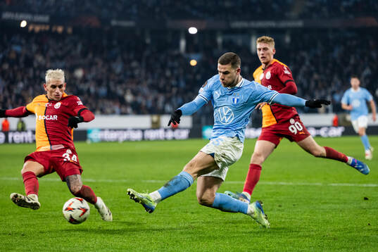 Lucas Torreira of Galatasaray and Gabriel Busanello of