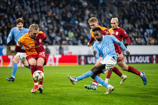 Victor Nelsson of Galatasaray and Taha Ali of Malmö FF