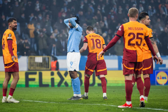 Isaac Kiese Thelin of Malmö FF look dejected