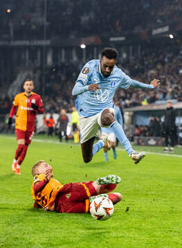 Taha Ali of Malmö FF and Lucas Torreira of Galatasaray