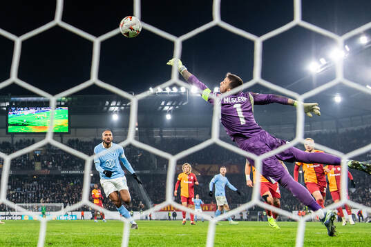 Isaac Kiese Thelin of Malmö FF looks