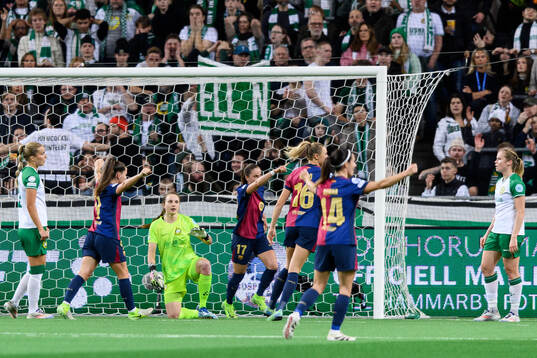 Ewa Pajor of Barcelona celebrates