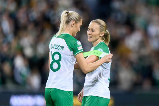 Alice Carlsson of Hammarby gives the captains armband to